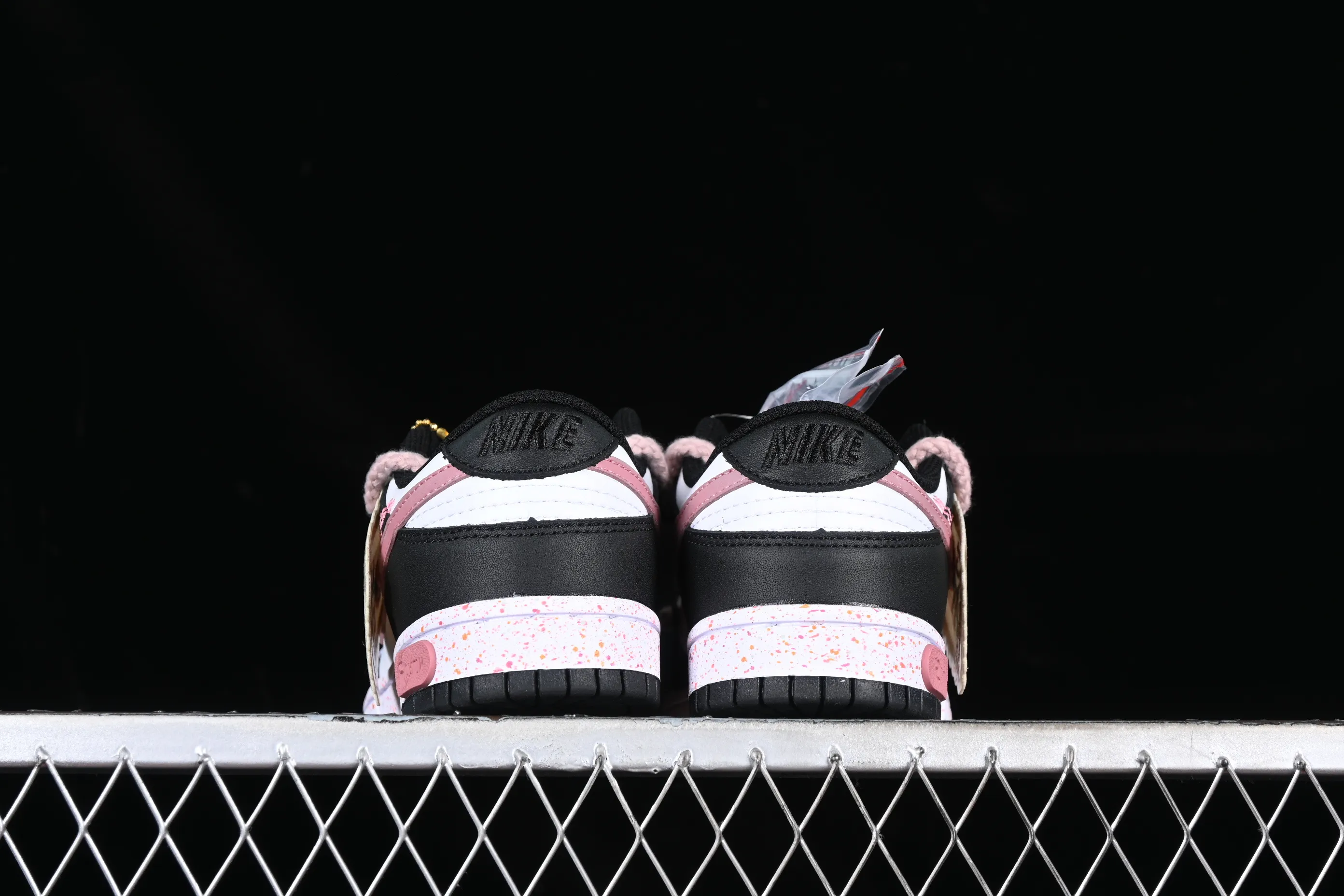 All Categories Nk SB Dunk Series Nk SB Dunk Low Low-top Sneakers Nk Dunk Low "Multi-Color Swoosh" Rose Heart Soft Mist Pink Cloth Patch SB Strap Low-top Casual Sneakers FD4623-131